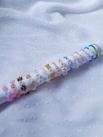 Krásné korálkové šperky, prstýnky, náramky-ruční výroba