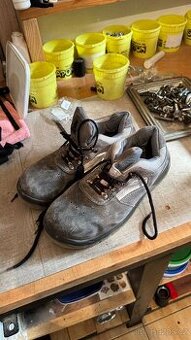 Pracovní boty dog. Vel 41