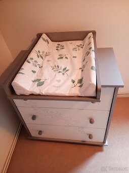 Šuplíková skříň s přebalovacím pultem nebo bez