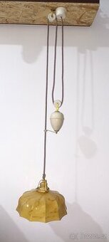 Různé typy stahovacích lustrů s velkým výběrem stínítek