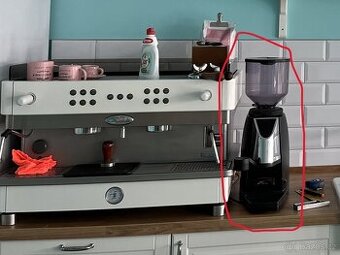 mlýnek na kávu La San Marco 92e - profesionální