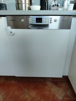Vestavná myčka Bosch plně funkční
