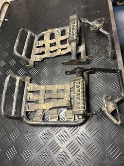 Stupačky čtyřkolka