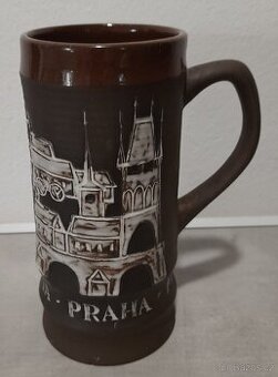 Pivní keramický půllitr s motivem Prahy a hracím strojkem