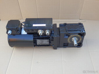 Elektromotor s převodovkou 1,1KW 106ot./1min.