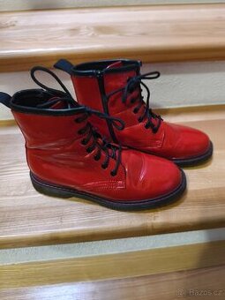 Kotníčkové červené boty 39
