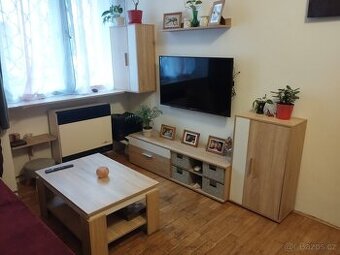 Komoda, konferenční stůl, noční stolky