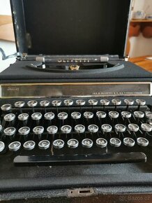 Kufříkový psací stroj Olivetti Studio 42