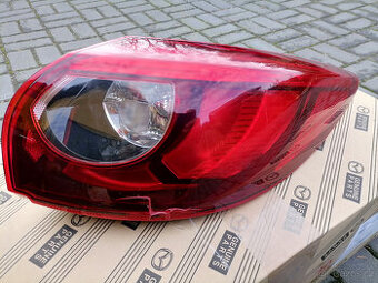 Mazda CX-5 zadní pravý světlo venkovní do blatníku