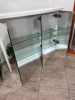 Skřínka do koupelny s uložnym prostorem