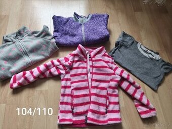 3x mikina a 1x svetr