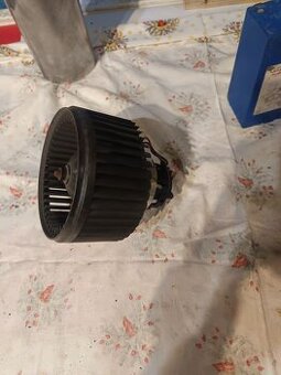 Motor ventilátoru topení