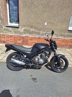 Yamaha XJ 600 (spěchá)