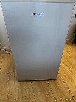 Hisense RL120D4AW1 – malé kompaktní duo chladnička + mrazák