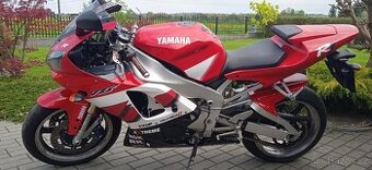 Yamaha R1 - 1