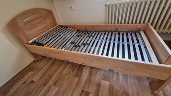 Elektrická polohovací postel z masivu