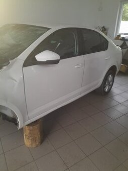 nd ze škoda octavia 3, 1.6.TDI 77kW, bílá, barva LF8H,4K4K