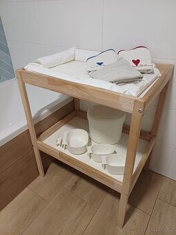 Přebalovací pult Ikea Sniglar s příslušenstvím
