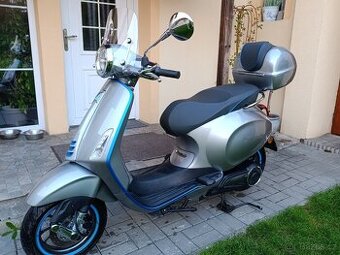 Vespa elettrica primavera