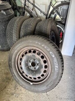 Zimní pneu 215/65/R16