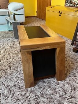 Designové noční stolky z masivu ořech