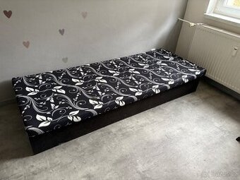 Válenda s úložným prostorem