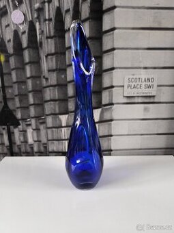 Kobaltově modrá skleněná váza