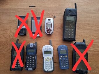 Staré mobilní telefony