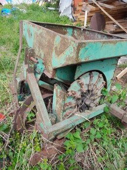 Prodám sazeč brambor Agrostroj Prostějov