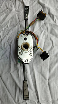 Škoda 120,přepínač blikačů a světel.