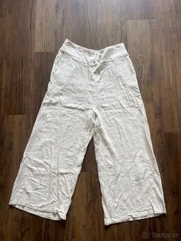 Volnější tříčtvrteční kalhoty