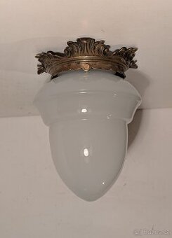 secesní mosazný lustr, původní mléčné stínidlo