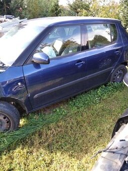 nd z škoda fabia 2 1.2htp modrá vinová sedan i combi