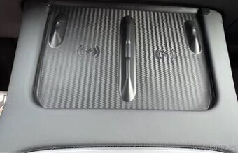 Tesla protiskluzová podložka na model 3 a Y
