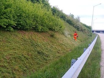 Sekání vertikutace zahrad, průmyslové zóny, residence, louky