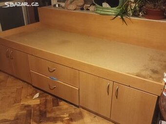 Postel s úložnými prostory, ruční výroba, větší