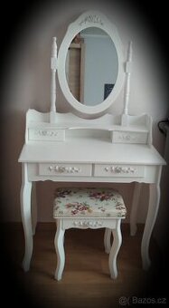 Kosmetický stolek