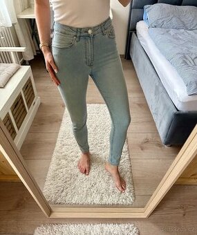 Světlé skinny džíny Mango
