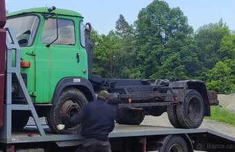 Avia a 30 hákový nosič kontejneru