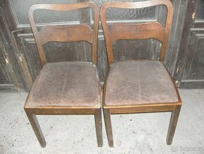 staré dřevěné židle