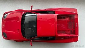 Model Ferrari F512M Hot Wheels 1:18 jako nový