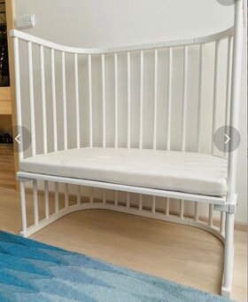 Přístavná postýlka Babybay Boxspring včetně matraci a 5 pros