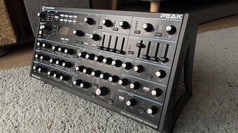 Prodám Novation Peak (včetně Novation Peak Stands)