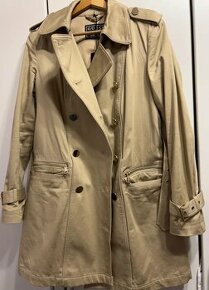 Nádherný camel trenchcoat zn Guess S