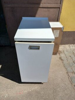 Kuchyňský robot skříňový retro