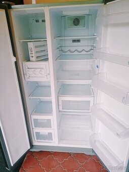 Americká lednice Beko