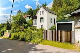 🏡 Prodáváme rodinný dům 4+KK, 106 m² s pozemkem 951 m² – Vl