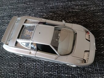 Modely aut 1/18