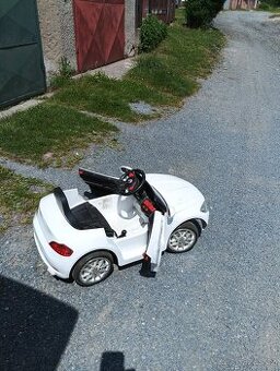 Dětské elektrické auto