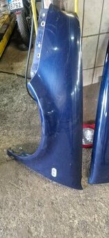 VW Golf 4 predni Blatníky barva LB5N